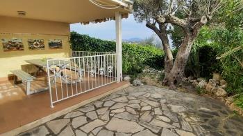 Sant Genis 4 Large and sunny apartment with garden