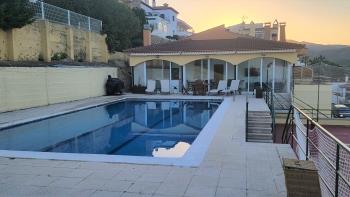 La Coma 1 Casa adossada amb zona de jocs i piscina privada