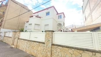 P 12 Apartment in the center of the port